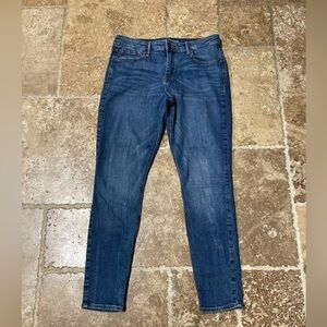 Old Navy Women's Mid-Rise Jeans in Classic Blue